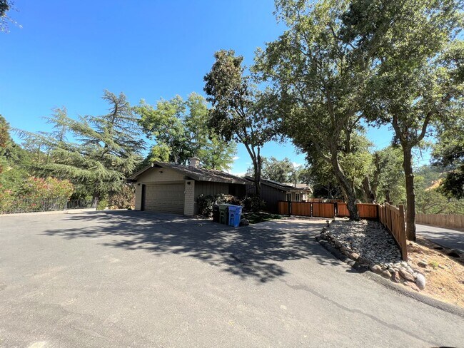 Foto del edificio - 2626 Mt Diablo Scenic Blvd