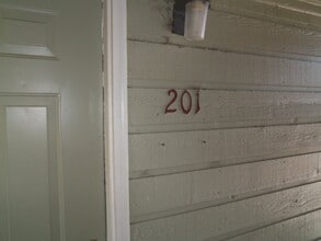 Building Photo - 12043 W Cross Dr