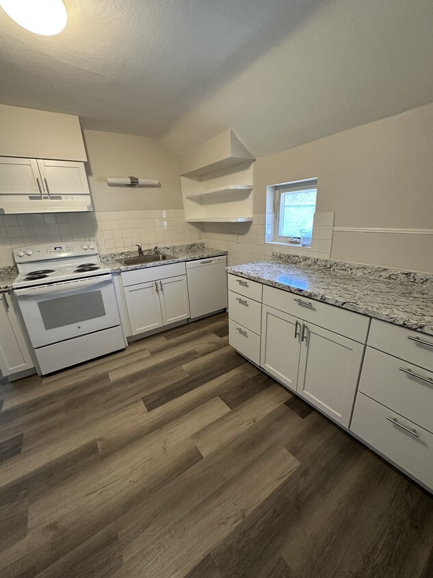 KItchen - 200 E 9th St
