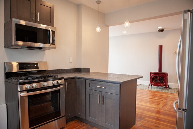 Building Photo - 19 Rowell St