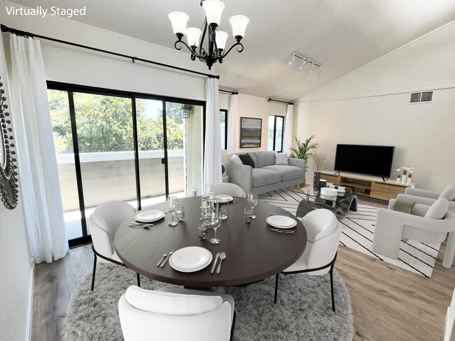 Dining Room with access to balcony - 10780 Woodley Ave