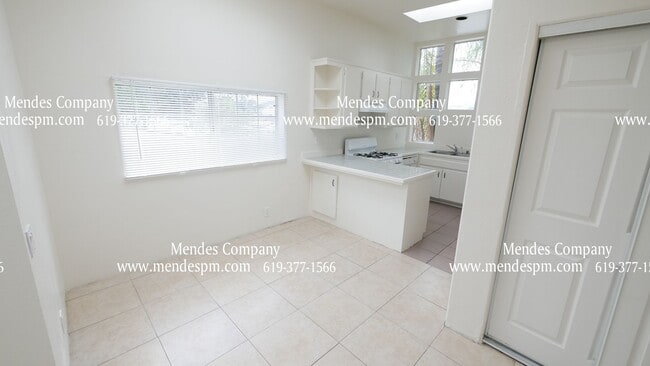 Building Photo - Beautiful 2Bdr/1Bth apartment in San Marcos