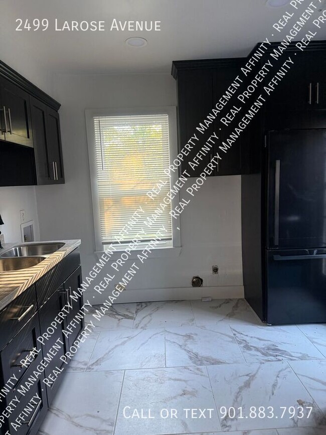 Foto del edificio - 2499 Larose Ave