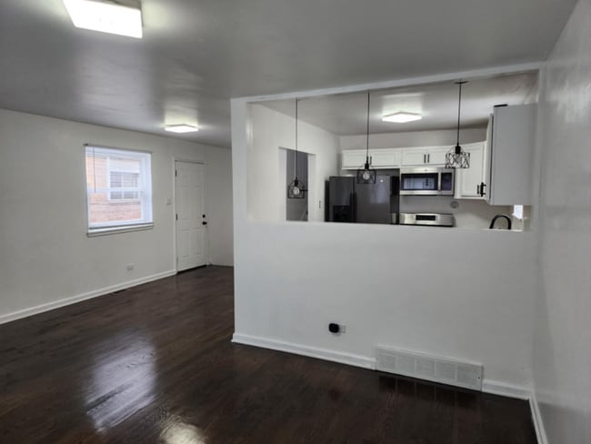 Building Photo - 9847 S Cottage Grove Ave