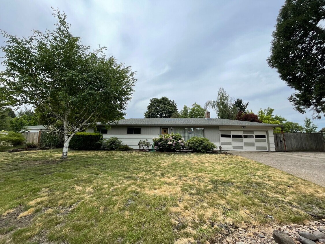 3 bedroom/ 2 bathroom Home - NOW - 3 bedroom/ 2 bathroom Home  - NOW