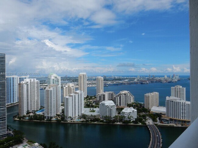 Foto del edificio - 950 Brickell Bay Dr