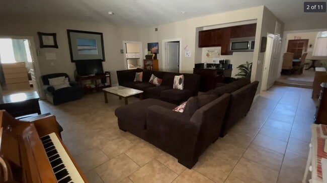 Foto del edificio - 5 Bed 4 Bathroom Duplex