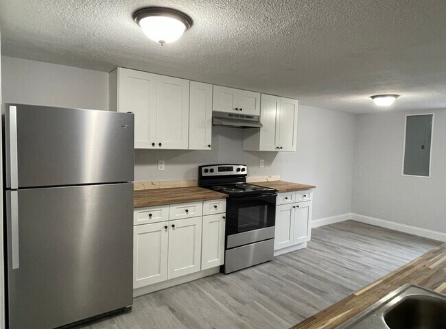 Building Photo - 3106 Greenway Dr