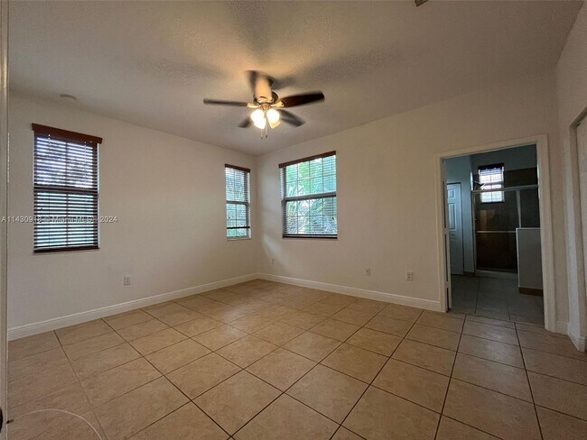 Foto del edificio - 1101 SW 147TH TE