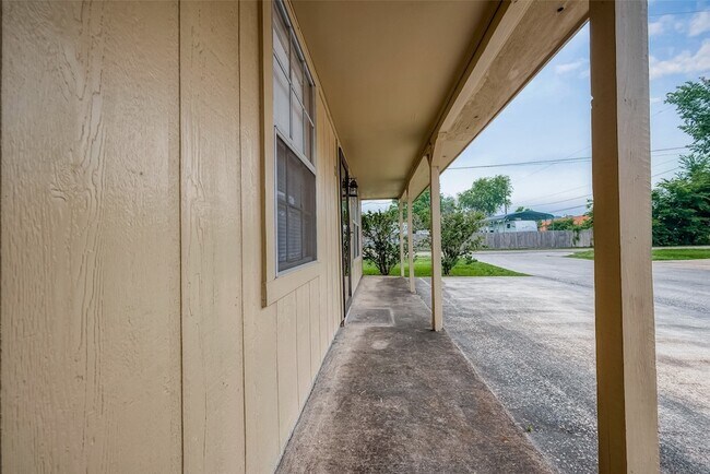 Foto del edificio - 8430 Round Rock Dr