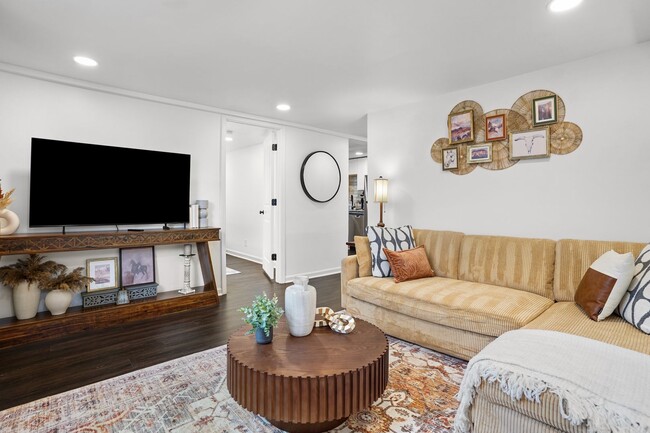 Building Photo - 1803 Neal Terrace