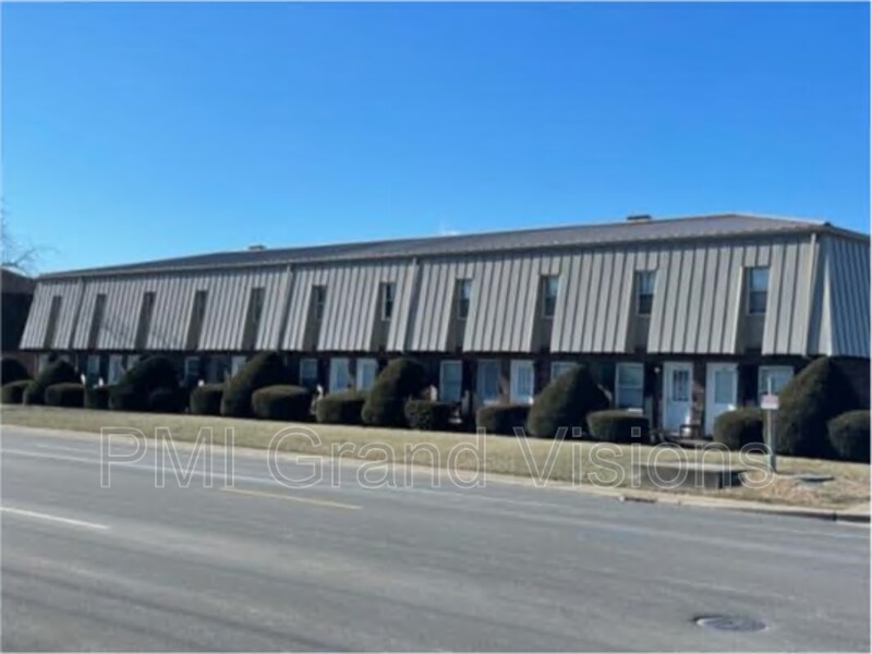 1618 University Dr, Charleston, IL 61920 Condo for Rent in Charleston