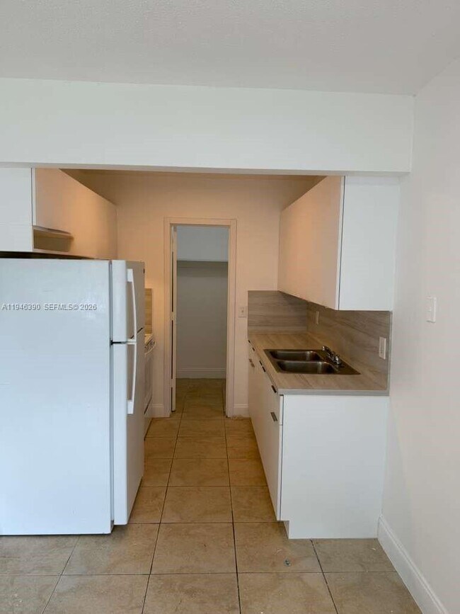 Foto del edificio - 831 NW 1st Ave