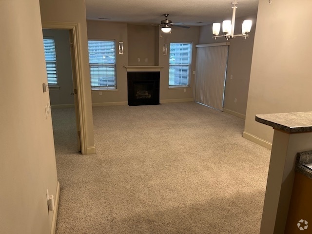 Building Photo - 605 Grandview Ct