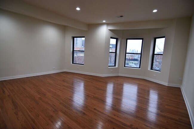 Building Photo - 710 W Grace St