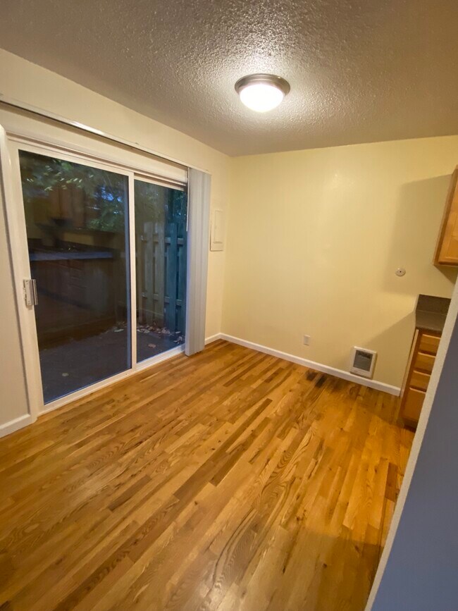 Dining nook - 3111 Southeast Belmont Street