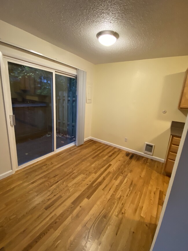 Dining nook - 3111 Southeast Belmont Street