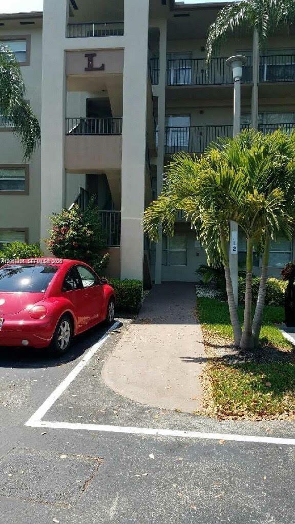 Building Photo - 550 SW 137th Ave