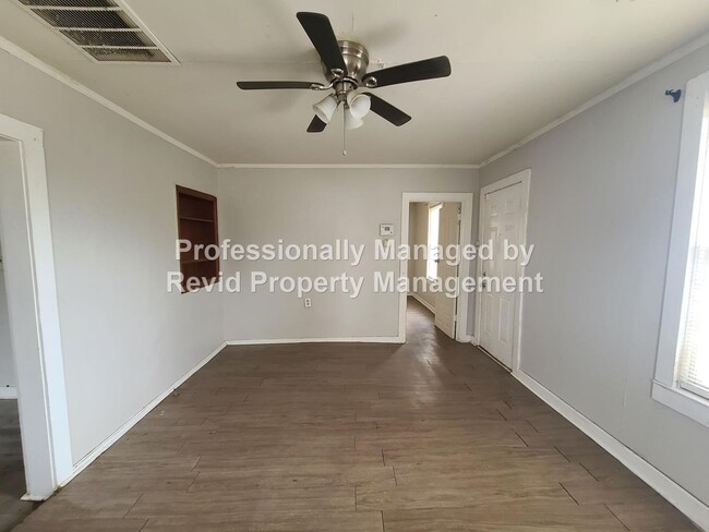 Building Photo - Section 8 Accepted!!