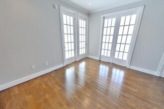 Building Photo - 248 Mott St
