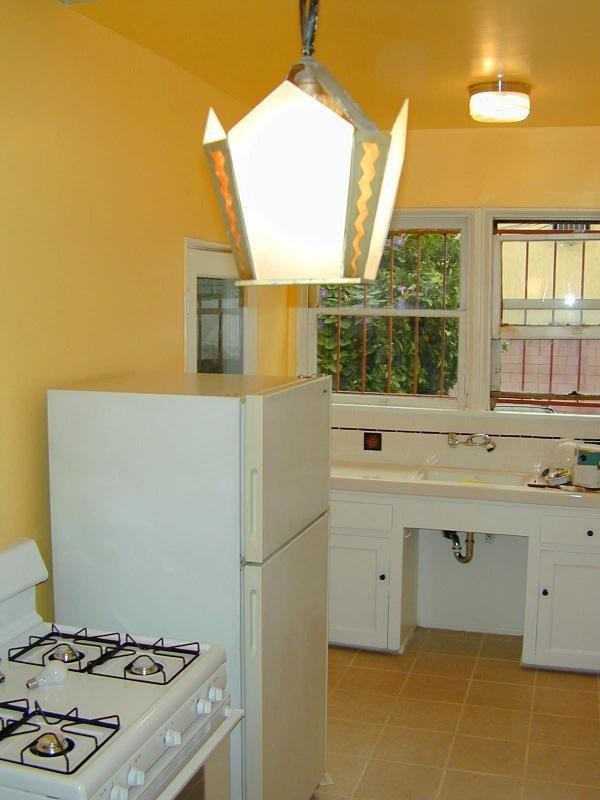 Foto principal - 335 N Heliotrope Dr