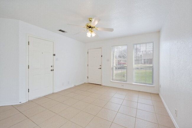 Building Photo - 203 Tamara Dr