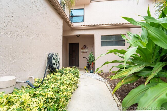 Foto del edificio - 1672 Cypress Pointe Dr
