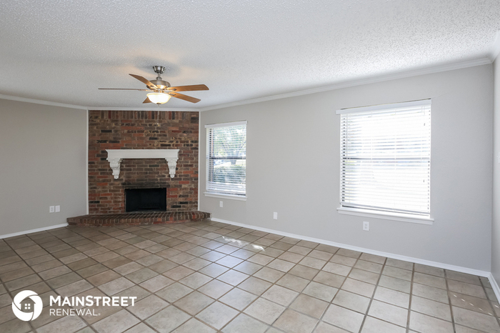 Foto principal - 1025 E Peters Colony Rd