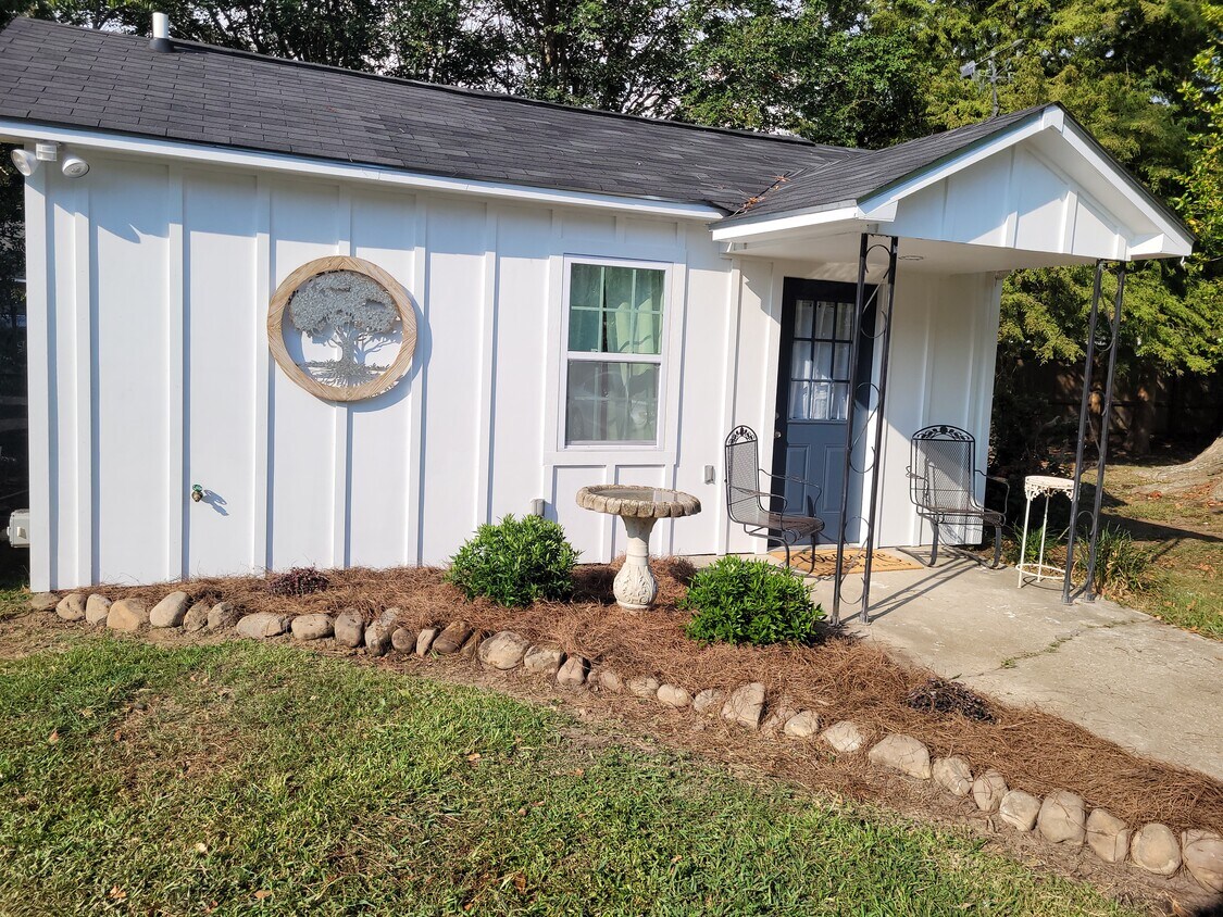 Primary Photo - 10265 Hillyard Ave
