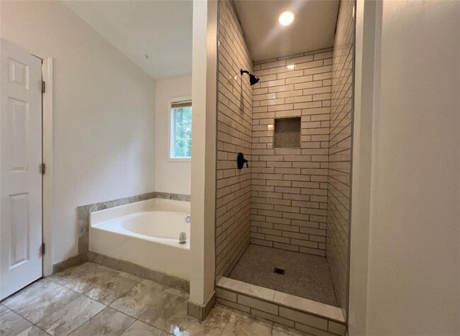 Building Photo - 1260 Della Way