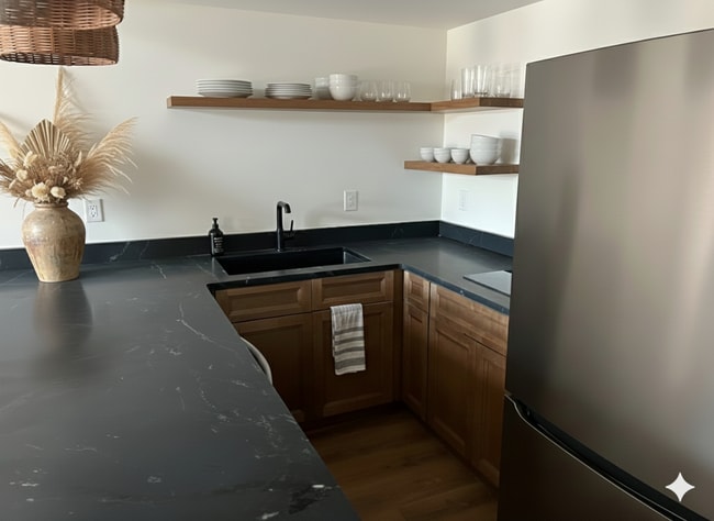 Foto del edificio - 4301 Waterview Cir