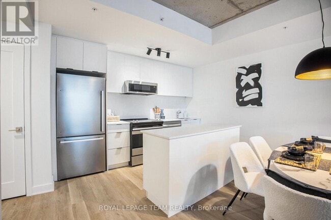 Building Photo - 1655 Carling Ave