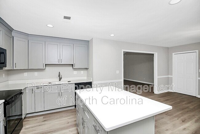 Building Photo - 8820 Maggie Robinson Rd
