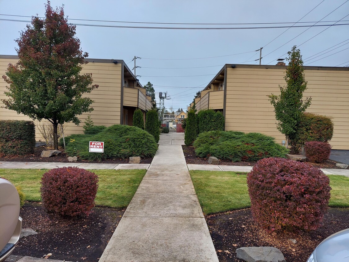 1547 Mill St SE, Salem, OR 97301 - Townhome Rentals in Salem OR |  Apartments.com
