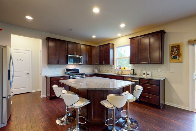 Foto del edificio - 1636 Alderleaf Ln