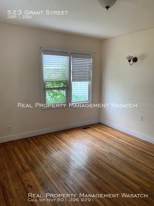 Building Photo - 3 Bedroom 1.5 Bath Rose Park Home!
