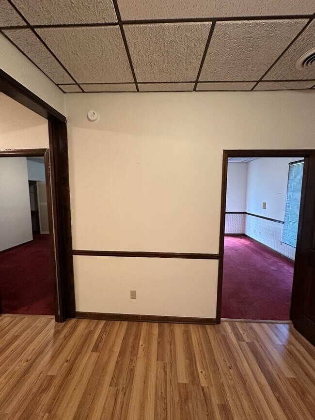 Foto del edificio - Charming, Light-Filled Retreat with Quiet Comfortable Living