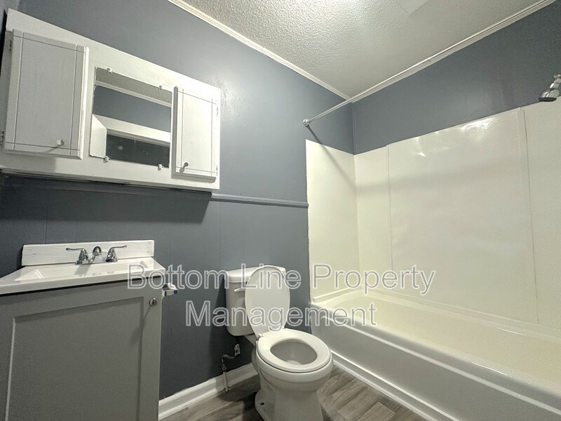 Foto principal - 815 S Weldon St