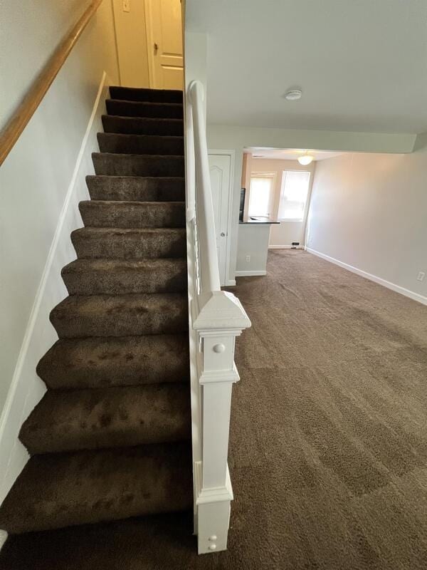 Building Photo - 2 bedroom townhome ready for move in