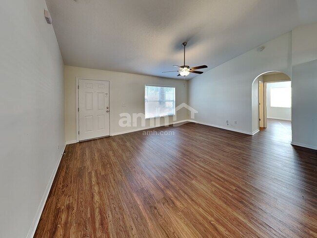 Foto del edificio - 331 Valley Edge Dr