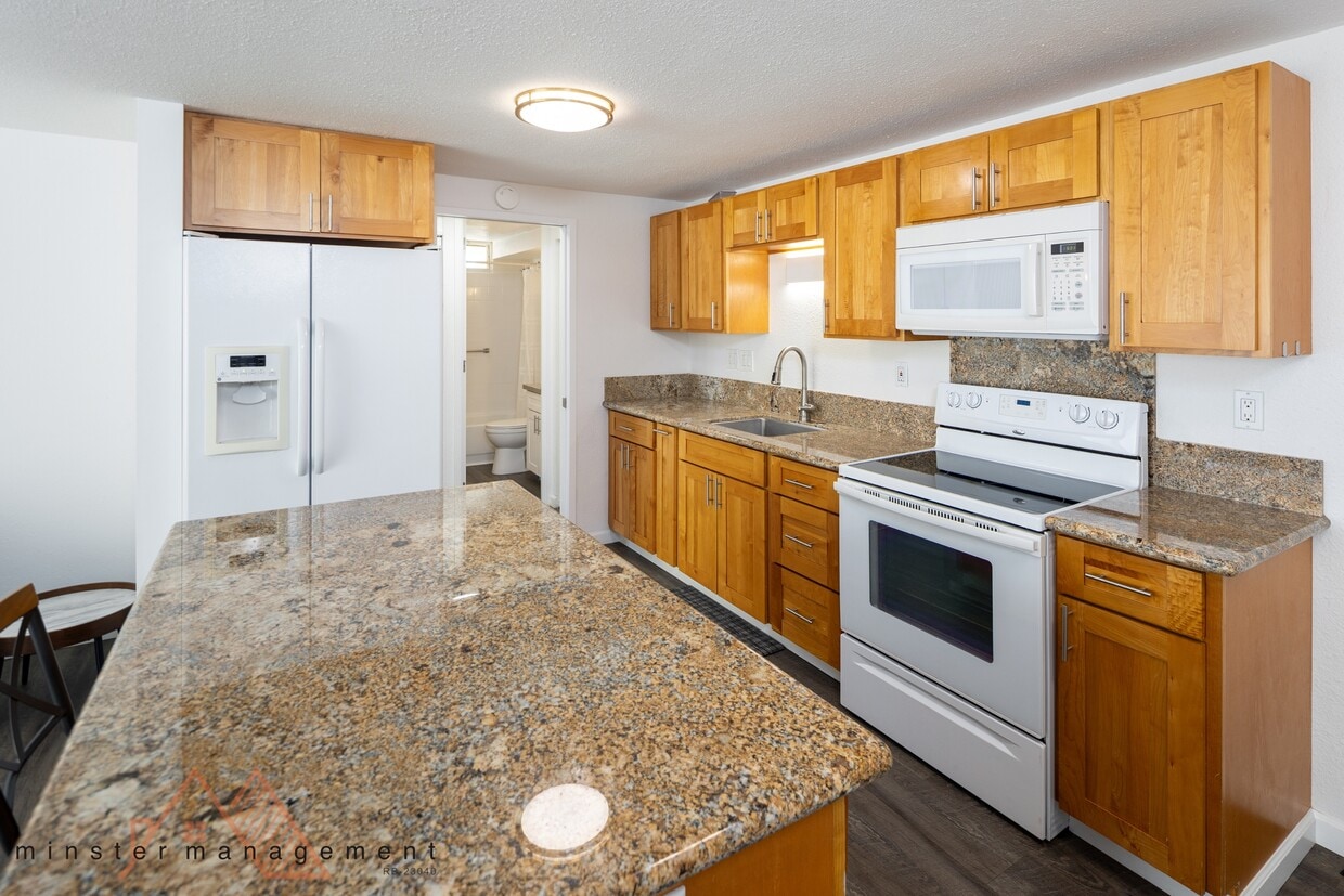 Primary Photo - 440 Lewers St