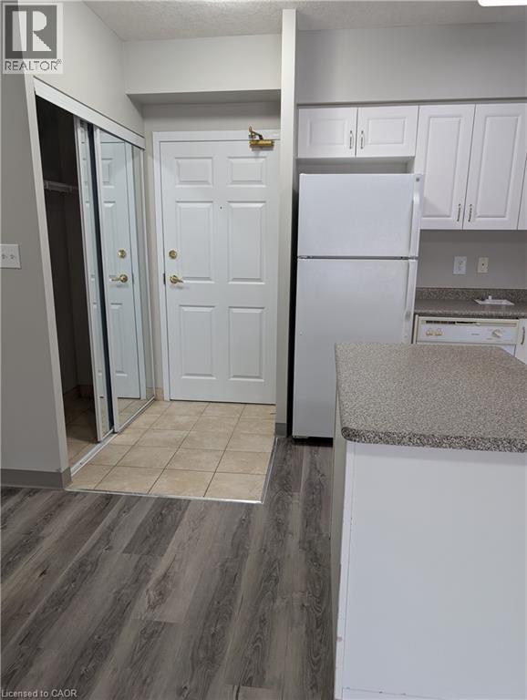 Building Photo - 736 Old Albert St