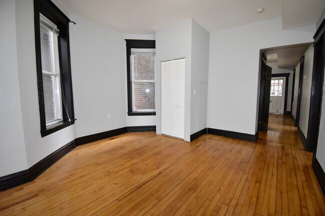 Building Photo - 2844 N Whipple St