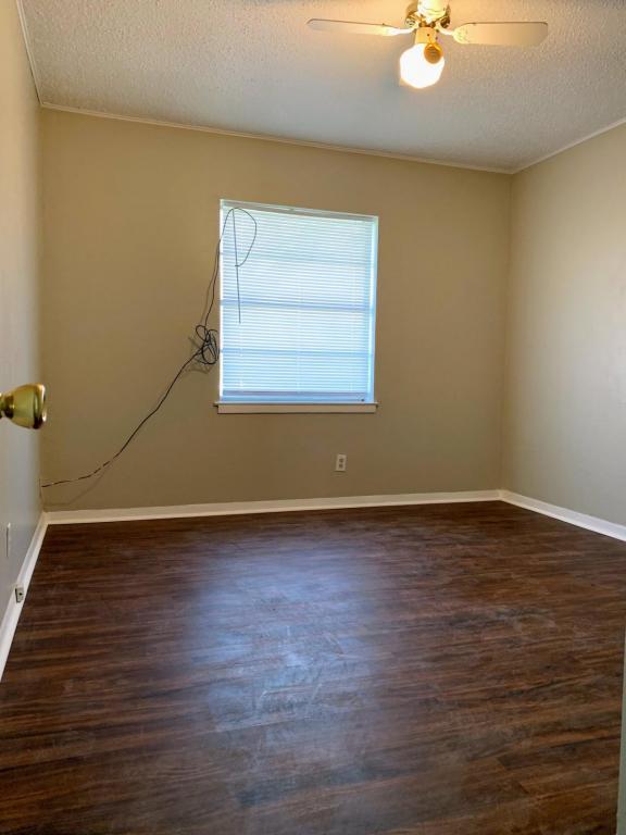 Building Photo - 2111 Mardean Ln