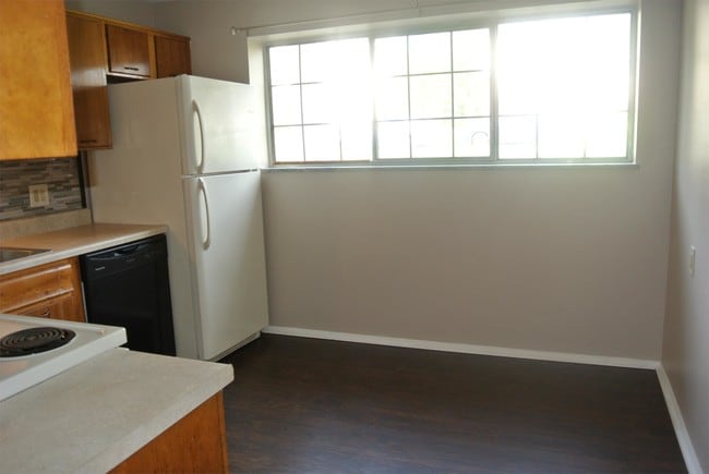 Building Photo - 598 Treeside Dr