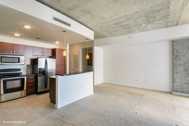 Building Photo - 300 S Australian Ave