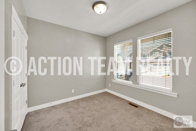 Foto del edificio - Row End Townhome in Orem!