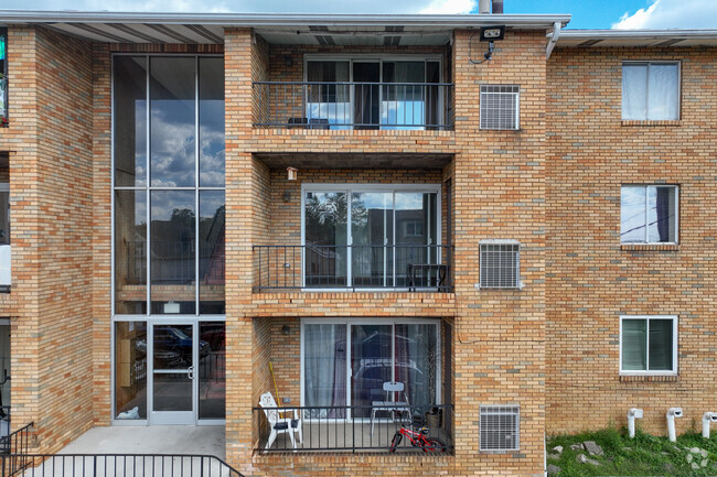 Building Photo - 120 Stamm Ave