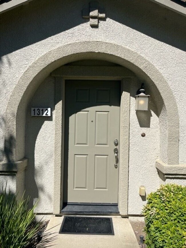 Foto del edificio - HAMPTON VILLAGE - 2 BR / 2 BA CONDO AVAILABLE NOW!