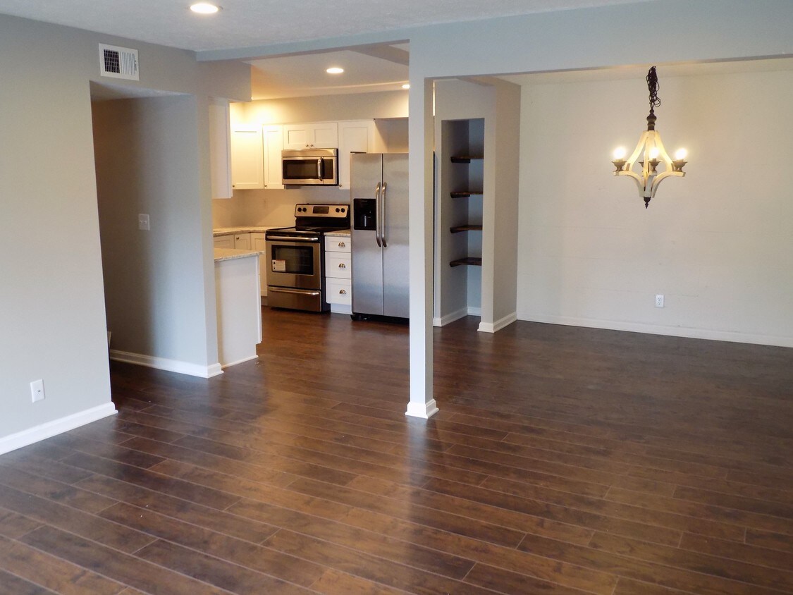 NEWLY UPDATED LUXURIOUS, OPEN CONCEPT CONDO!! - 311 Chanel Ct